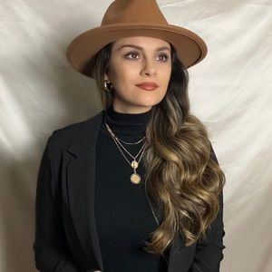 Meet your Posher, Mayra